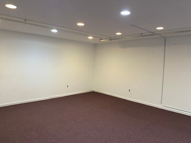 More Photos Of 131-137 Keveling Dr, Saline Medical For Sale