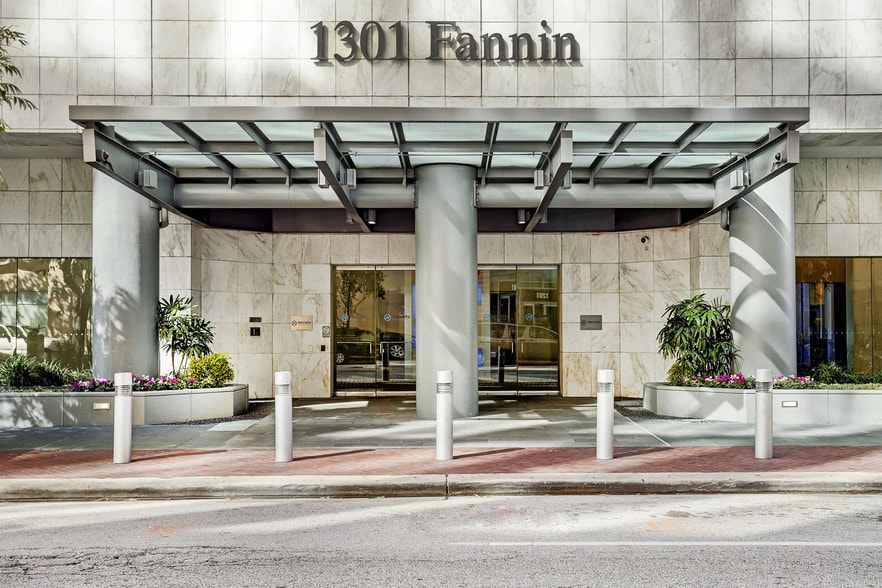 More Photos Of 1301 Fannin St, Houston Industrial For Lease