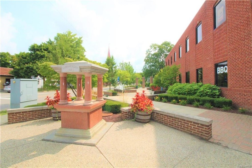 More Photos Of 107 S Main St, Almont Restaurant For Sale