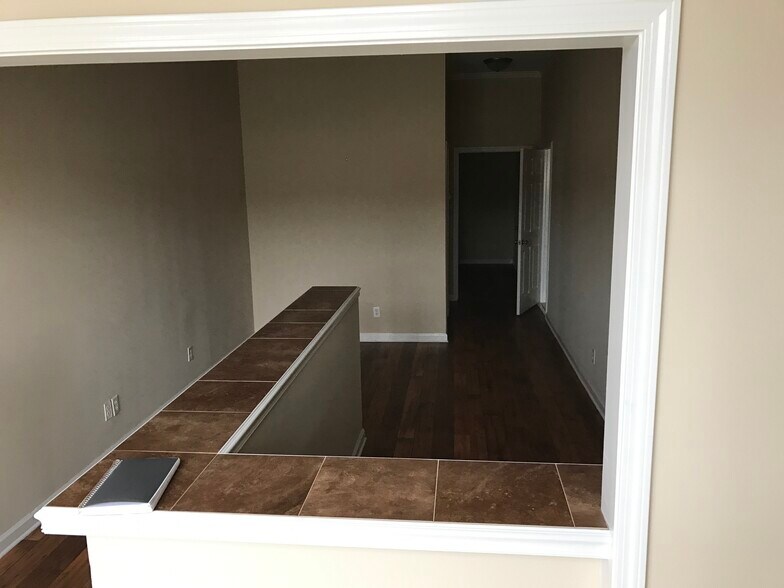 More Photos Of 6943 Oak Forest Dr, Olive Branch Medical For Lease