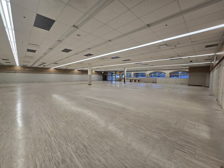 More Photos Of 1342-1376 Clifton Ave, Clifton Unknown For Lease