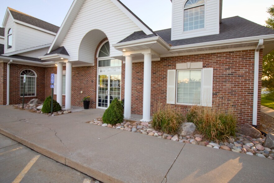More Photos Of 5308 Parklane Pl, Kearney Office For Sale