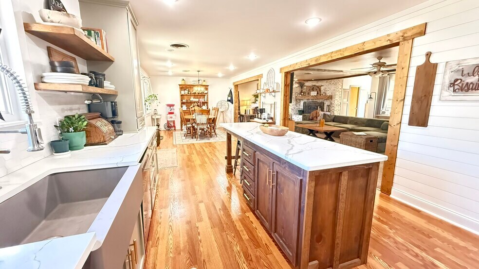 More Photos Of 9506 F M 835, Slaton Sports And Entertainment For Sale