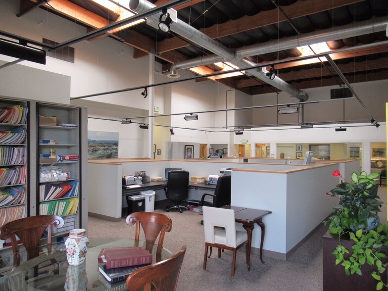 More Photos Of 187 Avenida La Pata, San Clemente Light Manufacturing For Sale