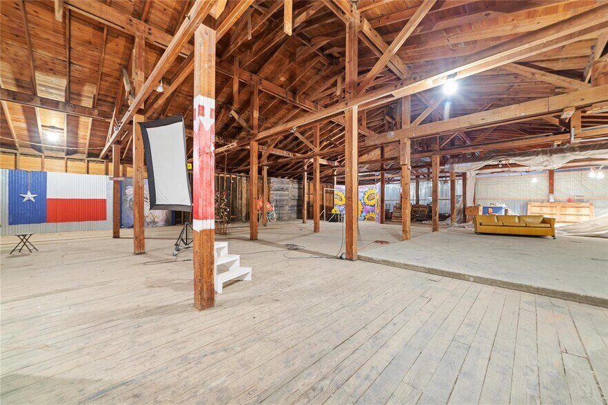 More Photos Of 1403 Blake Dr, Brownwood Warehouse For Sale