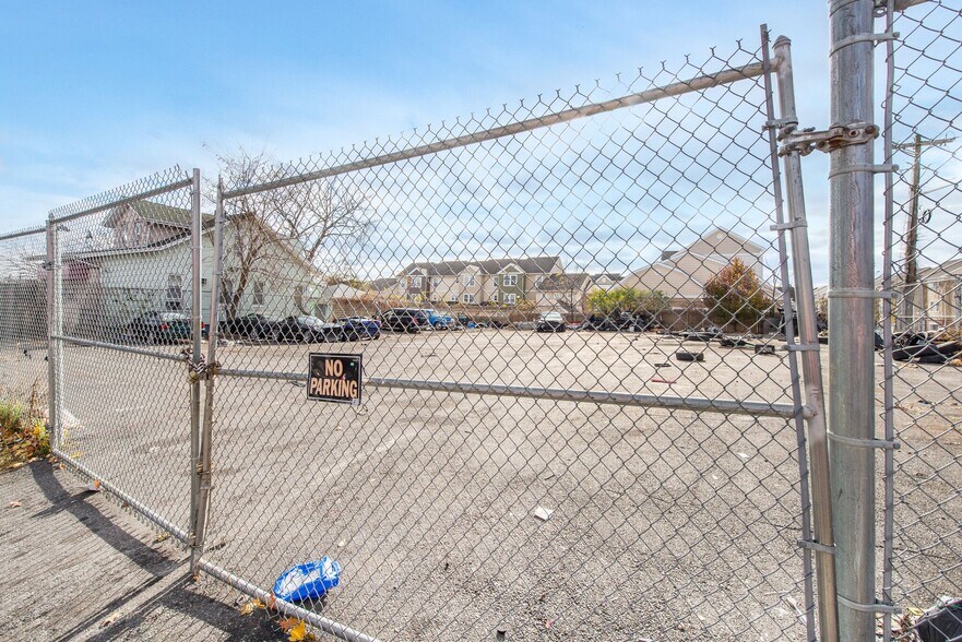 More Photos Of 860 Market St, Paterson Service For Lease