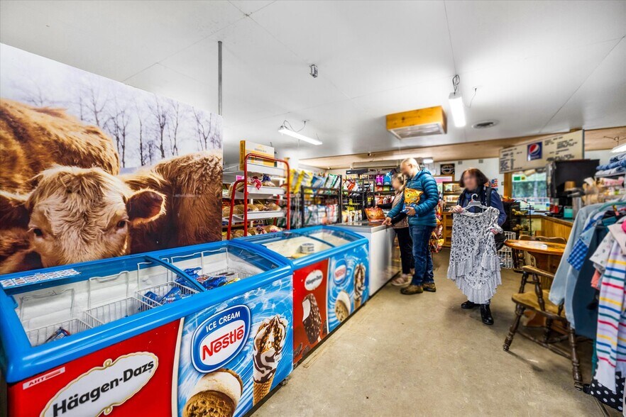 More Photos Of 7550 Logsden Rd, Logsden Convenience Store For Sale