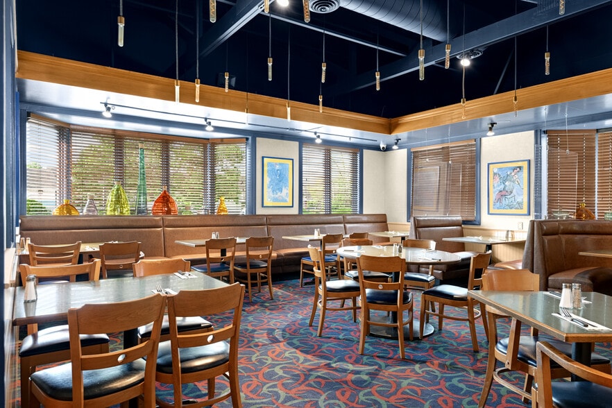More Photos Of 2795 Hedberg Dr, Minnetonka Restaurant For Sale