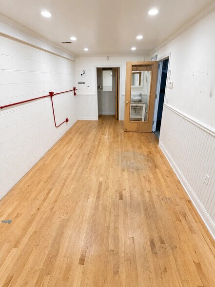 More Photos Of 109 Hamilton Ave, Stamford Warehouse For Sale