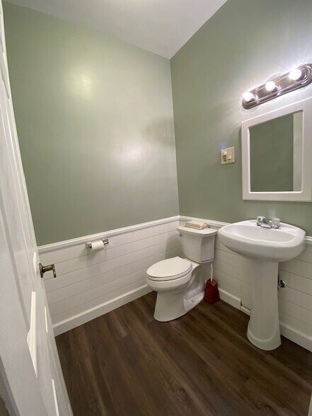 More Photos Of 1010 6th Ave, Huntington Storefront Retail Office For Lease