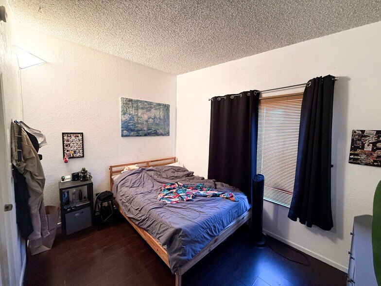 More Photos Of 11249 Emelita St, North Hollywood Apartments For Sale