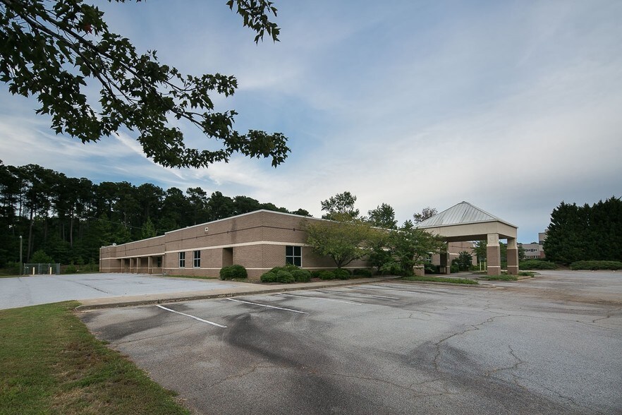 More Photos Of 705 Breedlove Dr, Monroe Medical For Lease