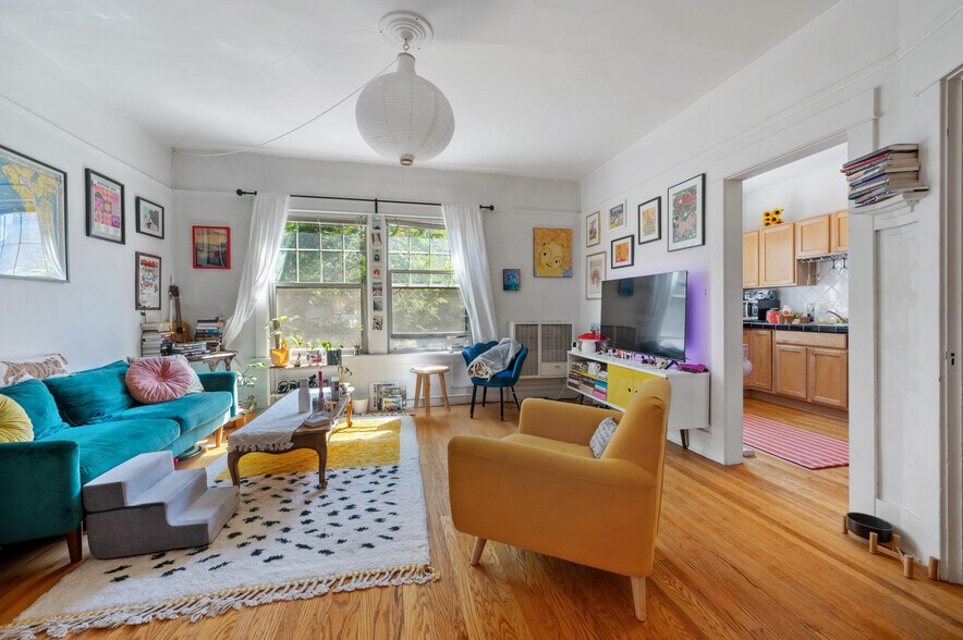 More Photos Of 1052 E Thomas St, Seattle Apartments For Sale