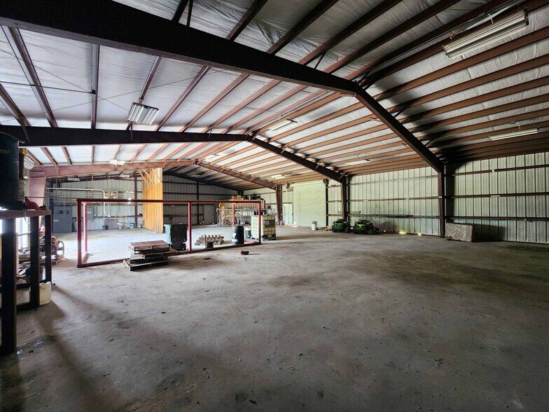 More Photos Of 2620 E Corral Ave, Kingsville Warehouse For Lease