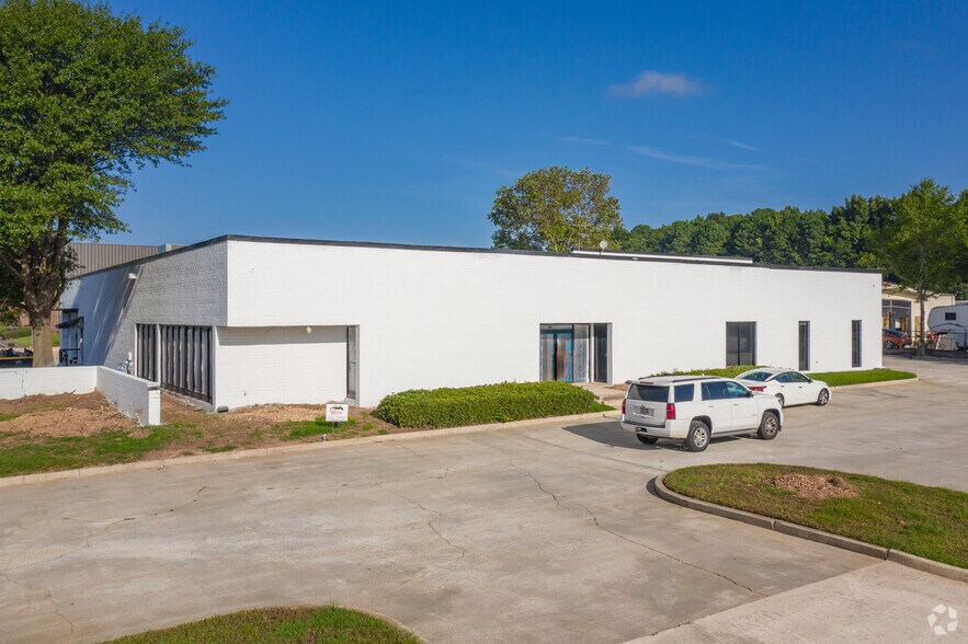 Primary Photo Of 2058 Kilman Dr, Tucker Showroom For Lease