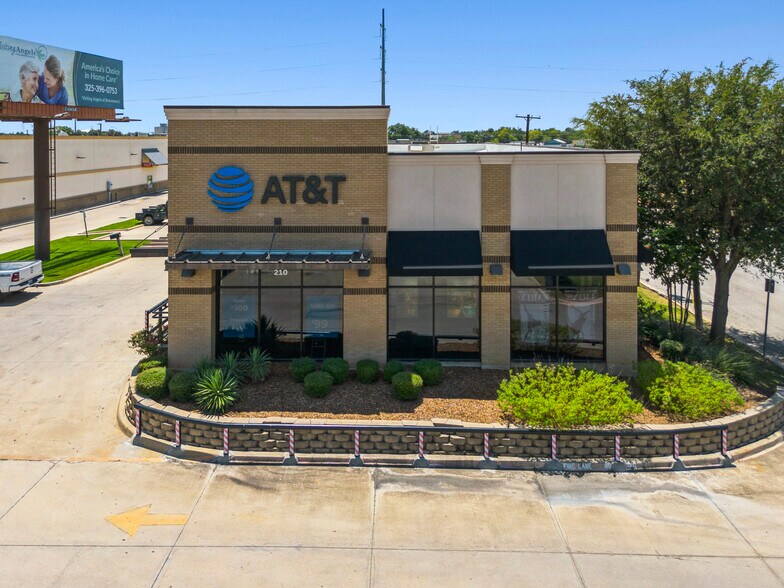 More Photos Of 210 W Commerce St, Brownwood Fast Food For Sale