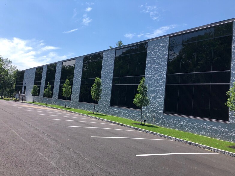 More Photos Of 4 Northeastern Blvd, Salem Office For Lease