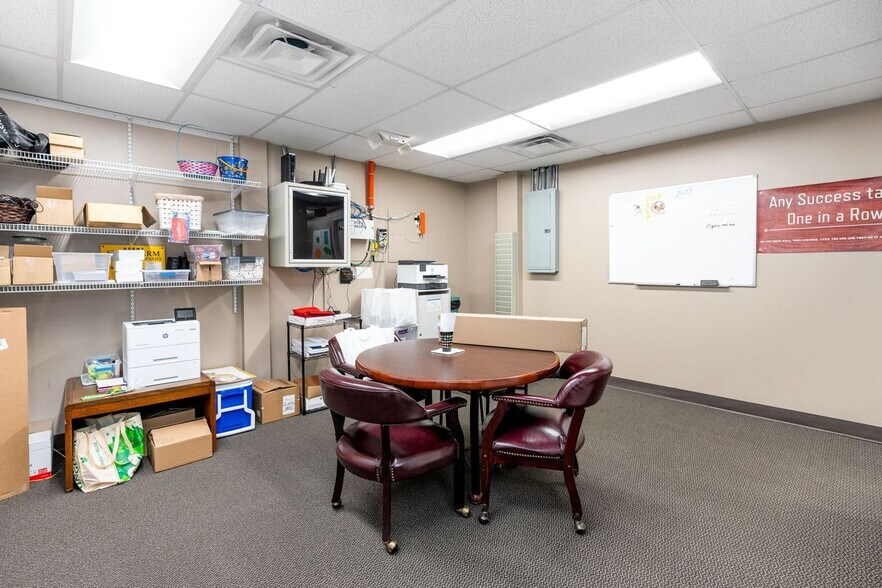 More Photos Of 4209 Shelbyville Rd, Louisville Office For Lease