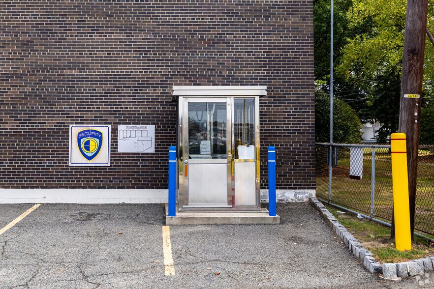 More Photos Of 95 Mayhill St, Saddle Brook Distribution For Lease