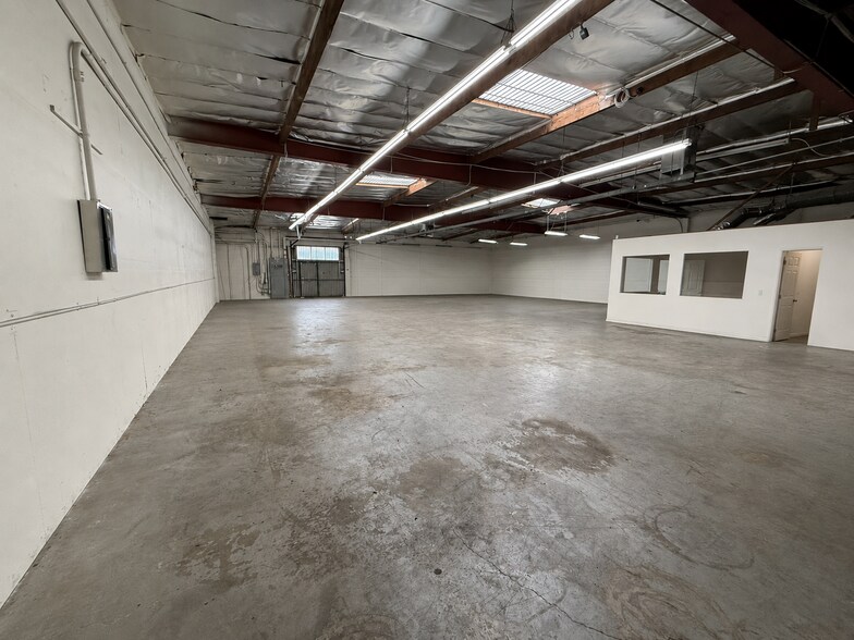 More Photos Of 13227 San Fernando Rd, Rancho Cascades Warehouse For Lease