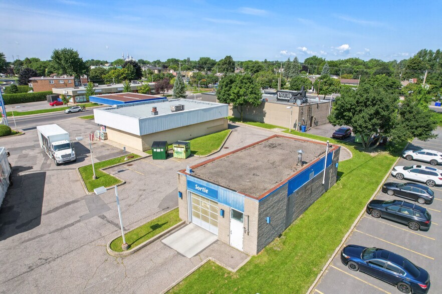 More Photos Of 80-90 Rue Quévillon, Varennes Convenience Store For Sale