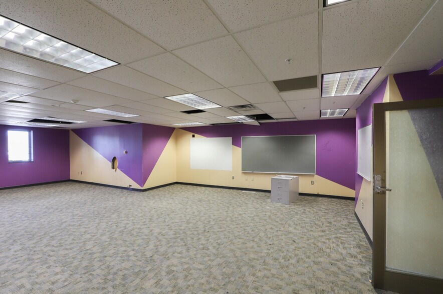 More Photos Of 184 Salem Ave, Dayton Office Residential For Lease