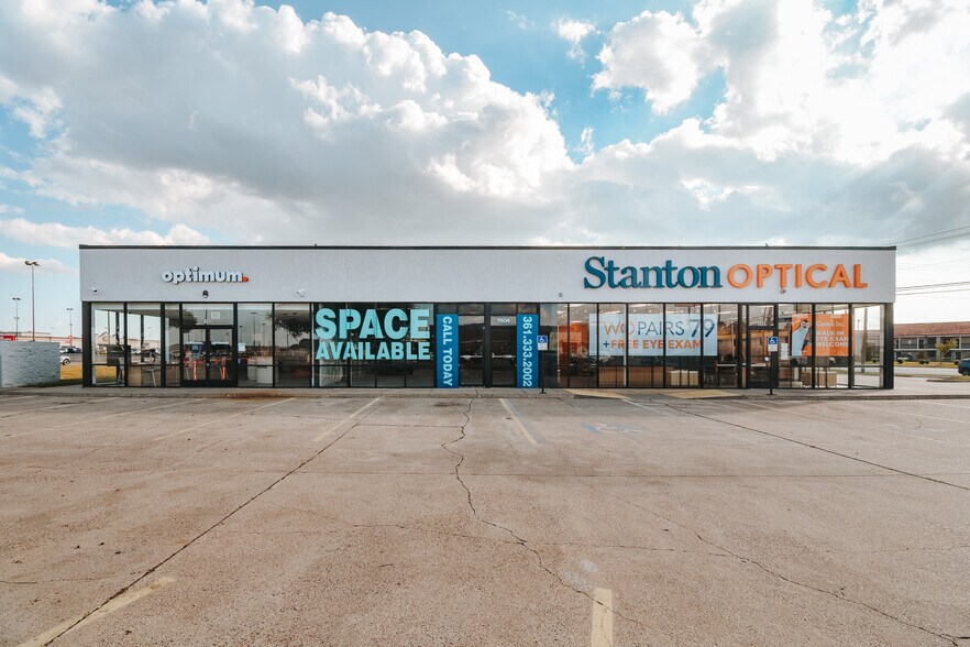 More Photos Of 7804 N Navarro St, Victoria Flex For Lease