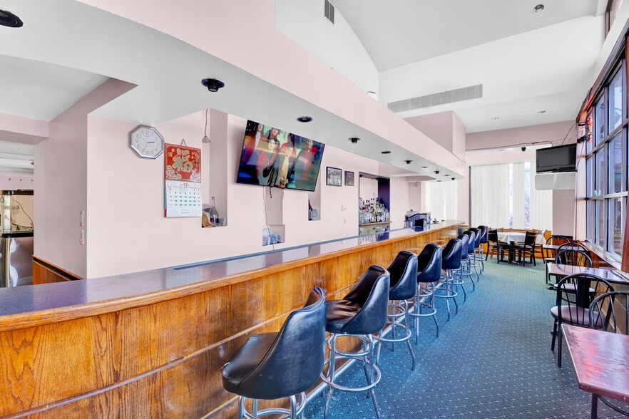 More Photos Of 1322 Paterson Plank Rd, Secaucus General Retail For Sale