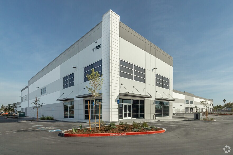 More Photos Of 1780 Bell Ave, Sacramento Warehouse For Lease