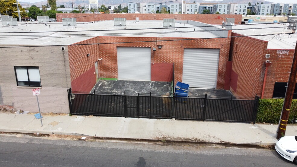 More Photos Of 9300-9310 Corbin Ave, Northridge Warehouse For Lease