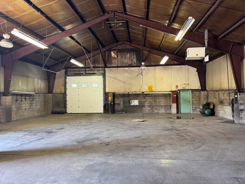 More Photos Of 76 Clair St, Irwin Warehouse For Lease