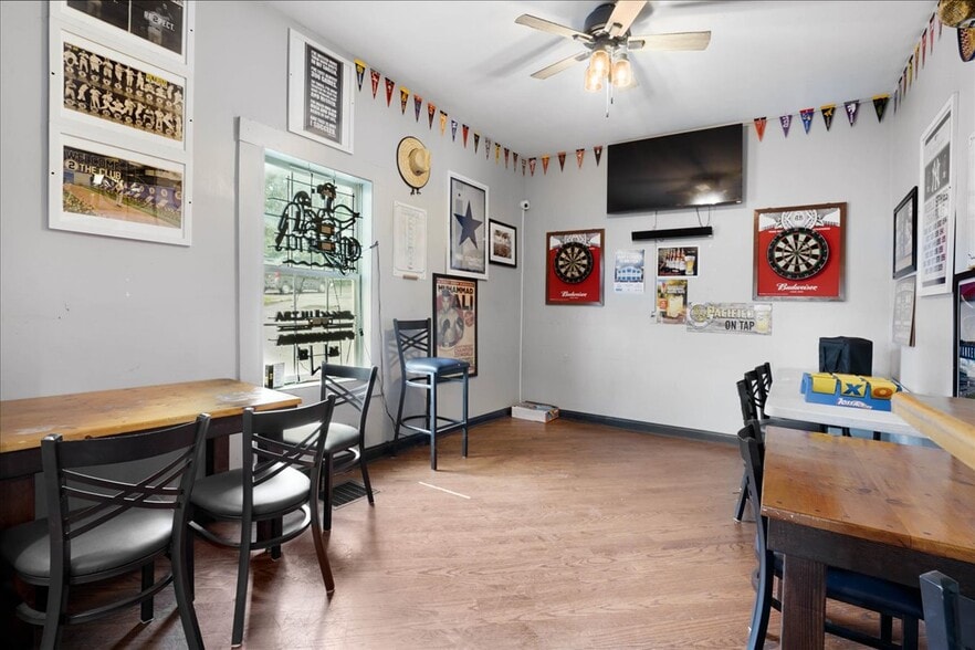 More Photos Of 1101 River Rd, New Windsor Township General Retail For Sale