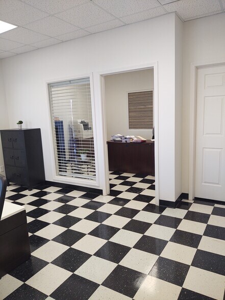 More Photos Of 3000 E Division St, Springfield Medical For Lease