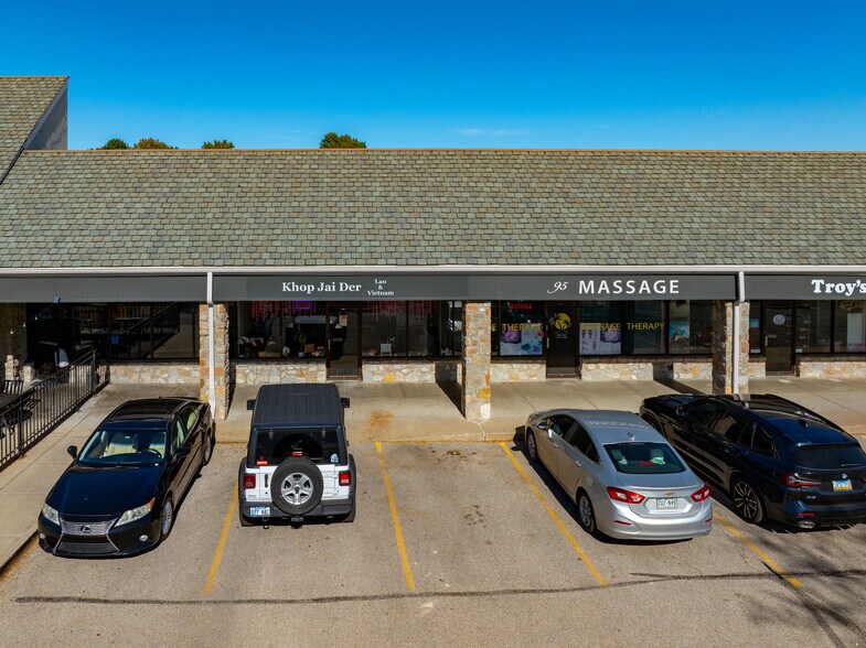 More Photos Of 11800-11922 W 119th St, Overland Park Unknown For Lease