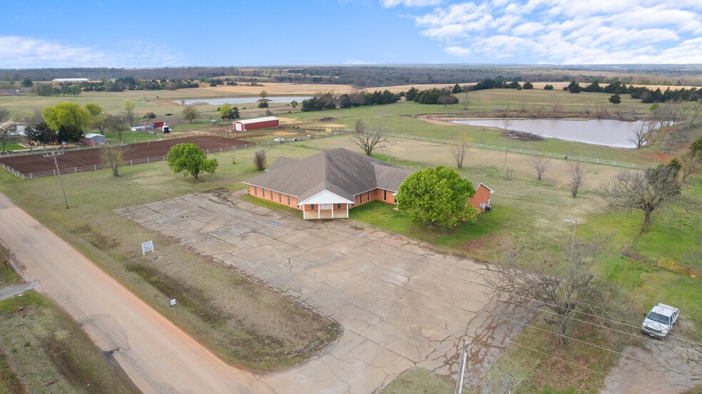 More Photos Of 907 N Oklahoma St, Tryon Religious Facility For Sale