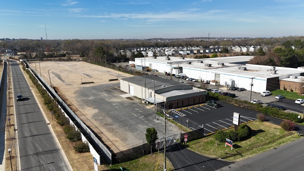 More Photos Of 10256 Industrial Dr, Pineville Warehouse For Lease