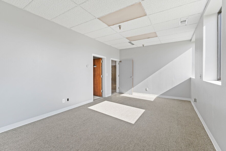 More Photos Of 7075 N 21st Ave, Hugo Light Manufacturing For Sale