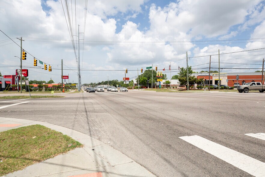 More Photos Of 511 Shipyard Blvd, Wilmington Office For Sale