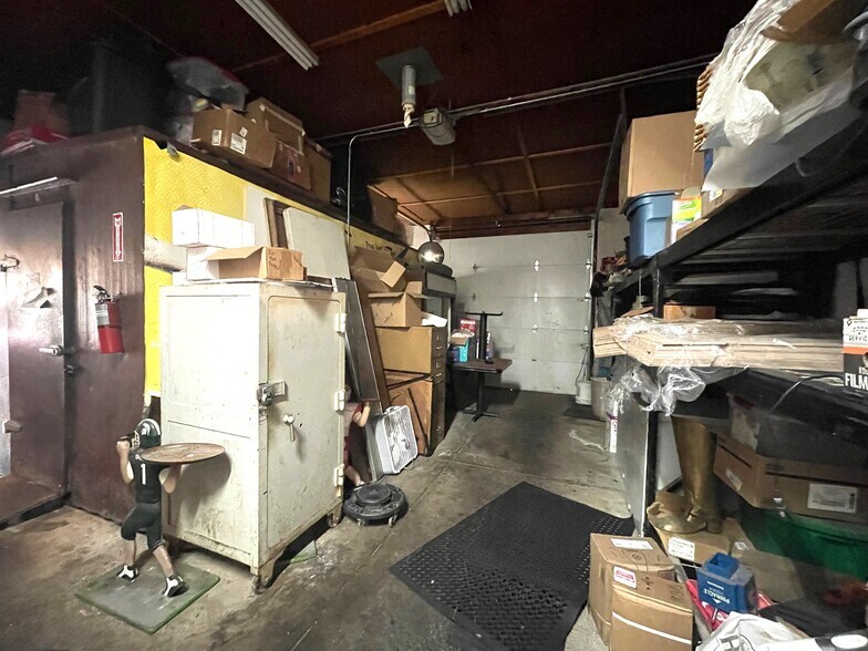 More Photos Of 2521 Waynesburg Dr SE, Canton General Retail For Sale