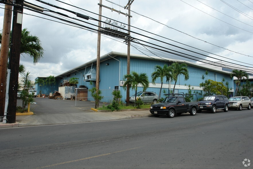 More Photos Of 220 Puuhale Rd, Honolulu Warehouse For Lease