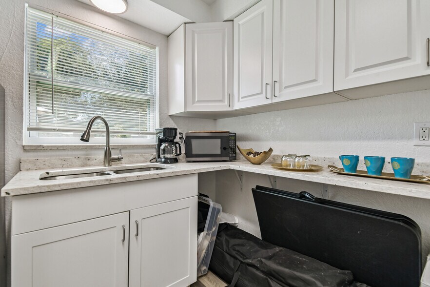 More Photos Of 5445 6th St, Zephyrhills Medical For Sale