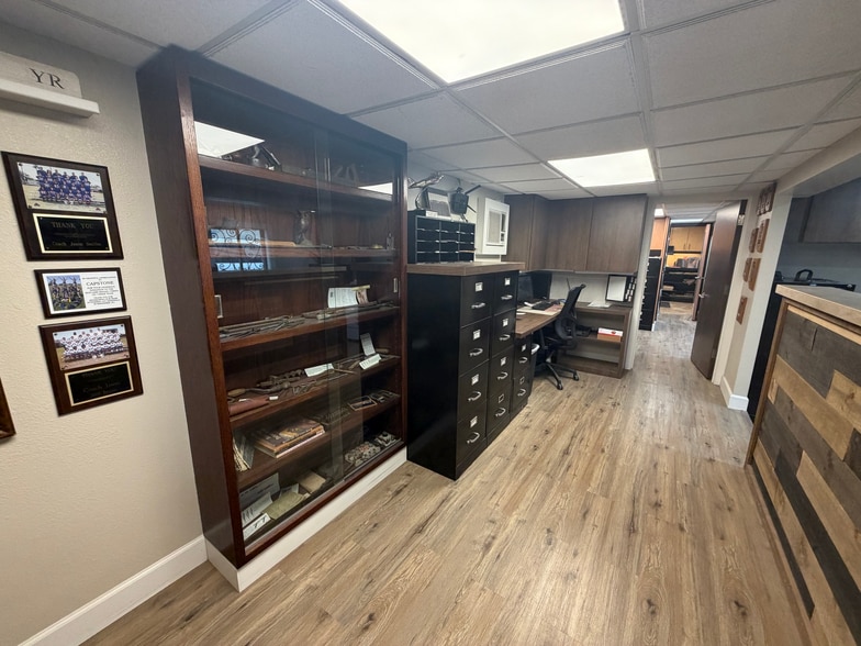 More Photos Of 1525 W Hatcher Rd, Phoenix Warehouse For Sale