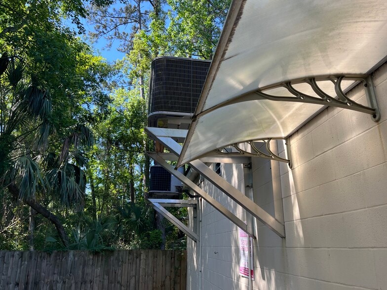 More Photos Of 1343 Lane Ave S, Jacksonville Veterinarian Kennel For Sale