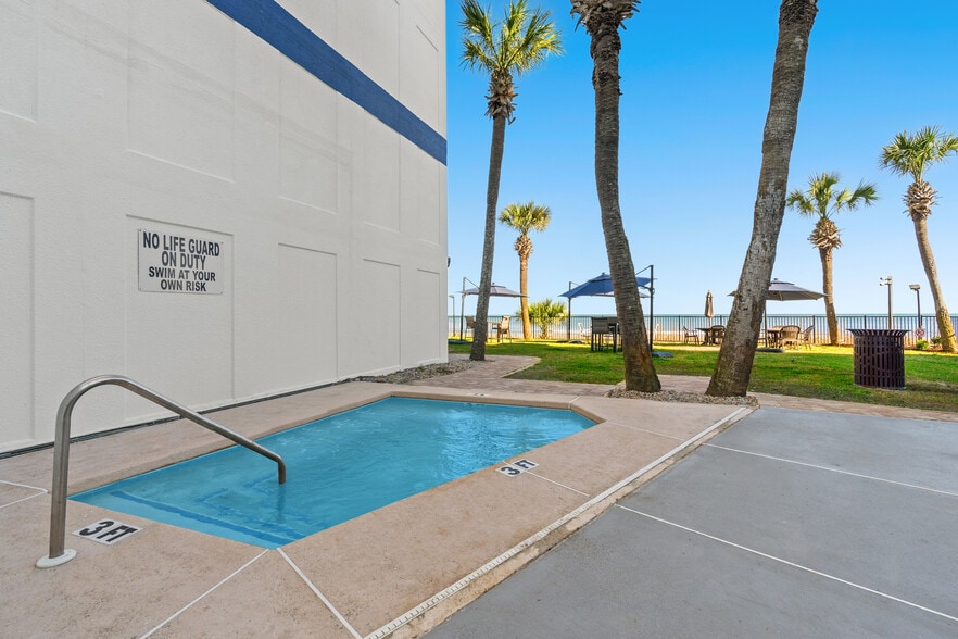 More Photos Of 2209 S Ocean Blvd, Myrtle Beach Hotel For Sale