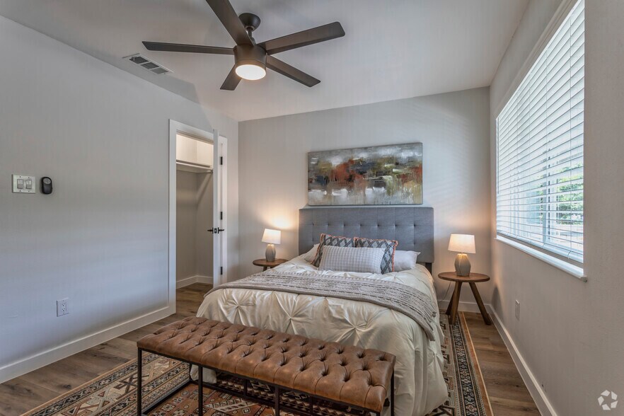 More Photos Of 425 N Rosemont Ave, Dallas Apartments For Sale