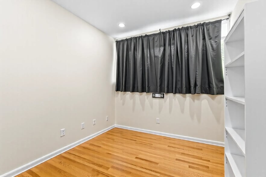 More Photos Of 601 Mary Lake Dr, Bryan Office Residential For Lease