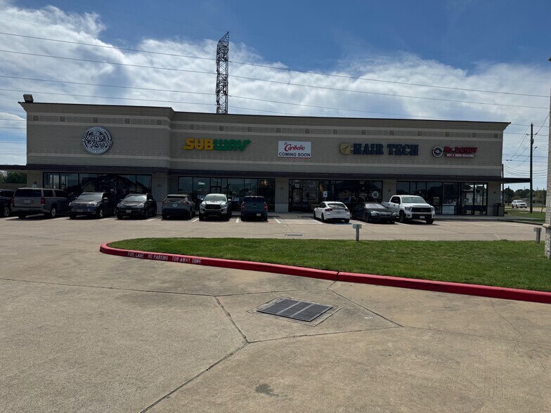 More Photos Of 9522 Huffmeister Rd, Houston Storefront Retail Office For Lease