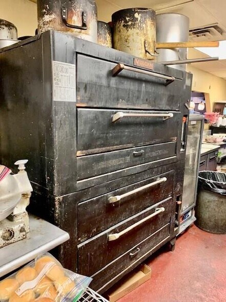 More Photos Of 511 W 11th St, Coffeyville Freestanding For Lease