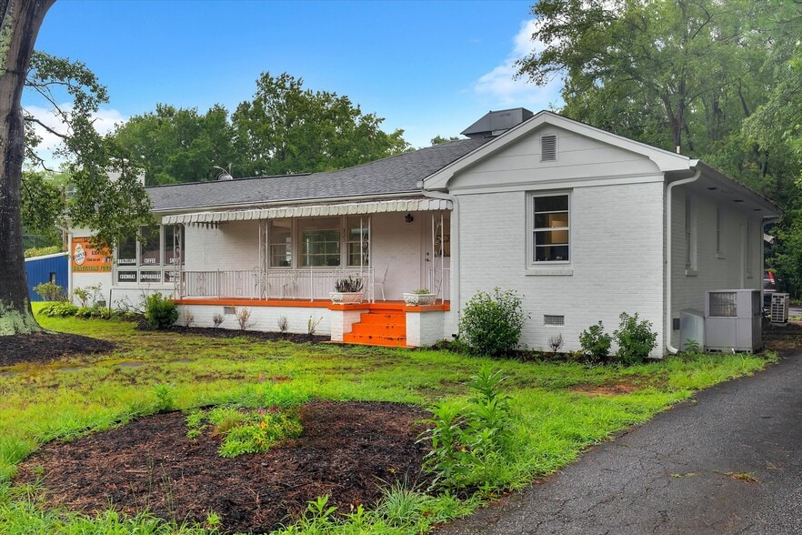 Primary Photo Of 323 W Georgia Rd, Simpsonville Restaurant For Lease