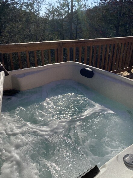 More Photos Of County Road 222, Eureka Springs Hotel For Sale